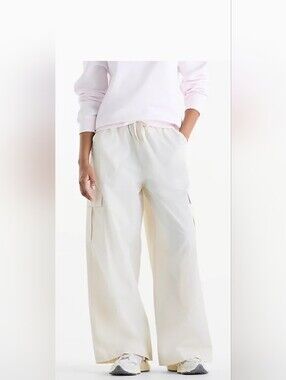 New Balance SEALED! NWT! The Woven Cargo Pant in Linen. Sz Lg. R2S!